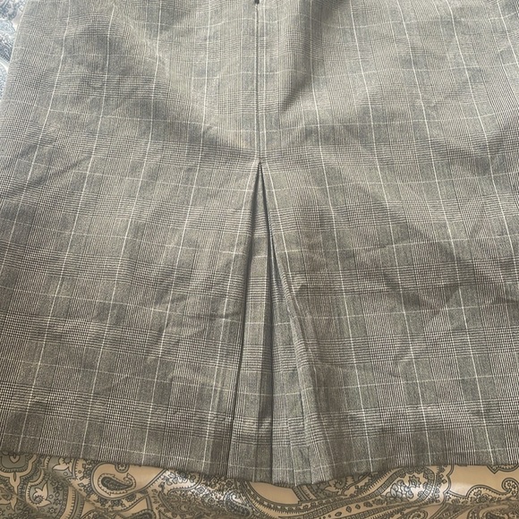 grey work skirt with black and light blue stripes - Picture 4 of 4